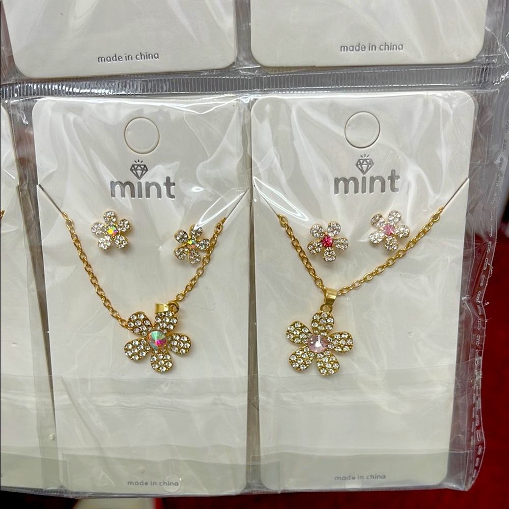 Mint Gold Flower Jewelry Set with Multicolor Stones